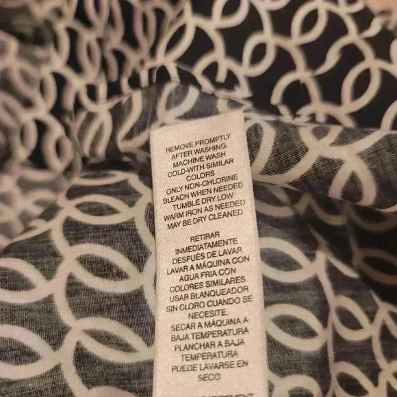 CHICOS Playful Loop Blouse Wrinkle Free Long Sleeve Button Closure V-neck XS - Picture 9 of 9